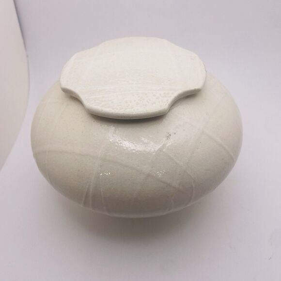 Studio Art Pottery Bowl Urn Cream Textured Ceramic Carved Lid Artist Signed - Picture 2 of 7